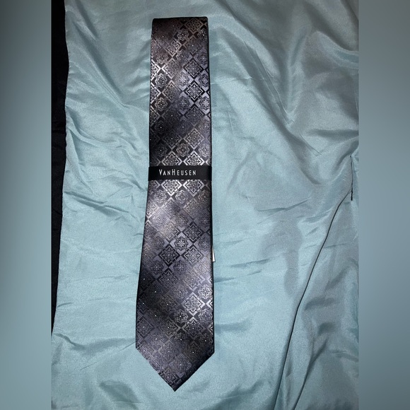 Van Heusen Other - Van Heusen Tie
